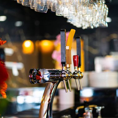 Barda bira musluğu. Bira musluğu. Fıçı Bira Musluğu