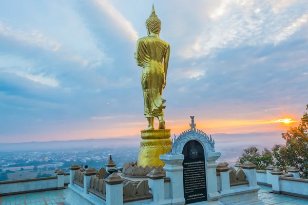 Статуя Будды на рассвете — стоковое фото