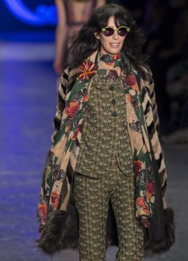Anna Sui - sonbahar kış 2016 koleksiyonu