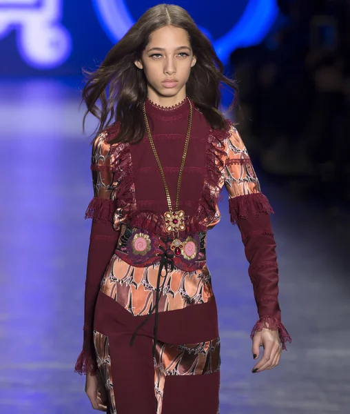 Anna Sui - Fall Winter 2016 collectie — Stockfoto