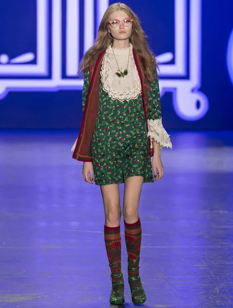 Anna Sui - Fall Winter 2016 Collection — Stock Photo, Image