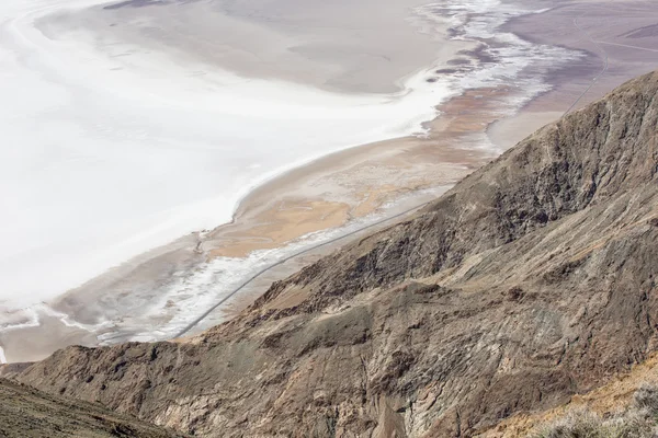 在死亡谷的恶水盆地的鸟瞰图 — 图库照片