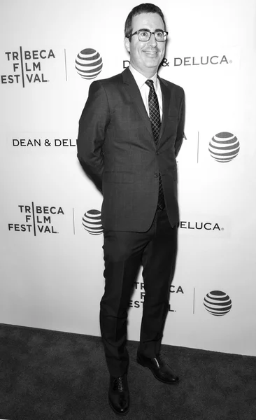 2016 Tribeca - Tribeca Talks Storytellers - Tom Hanks mit John — Stockfoto