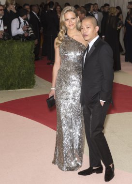 2016 Gala araya geldi.