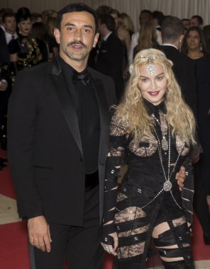 2016 Gala araya geldi.