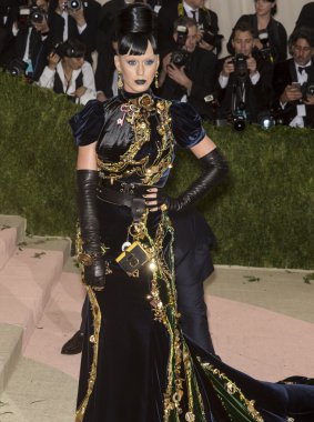 2016 Gala araya geldi.