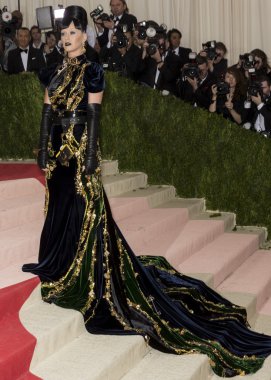 2016 Gala araya geldi.