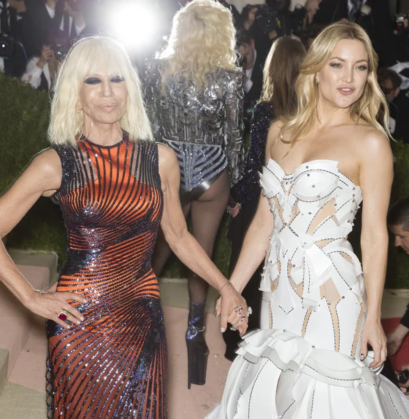 2016 Gala araya geldi.