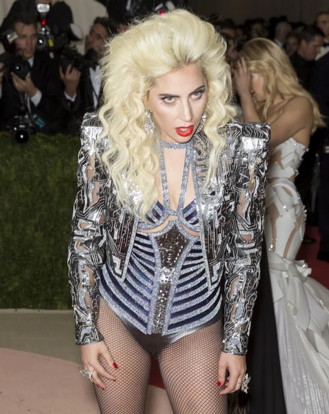 2016 Gala araya geldi.