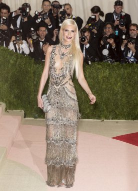 Haşhaş Delevingne - model