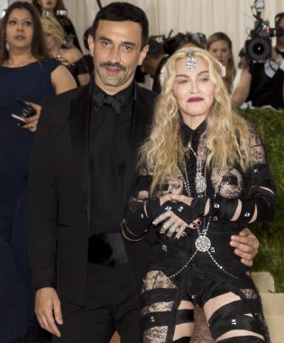 2016 Gala araya geldi.