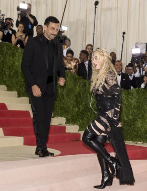 2016 Gala araya geldi.