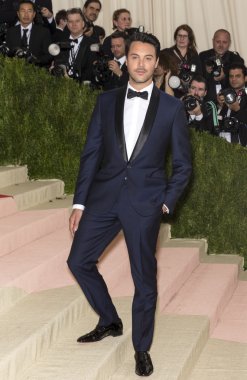 2016 Gala araya geldi.