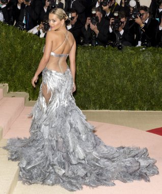 2016 Gala araya geldi.