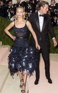 2016 Gala araya geldi.