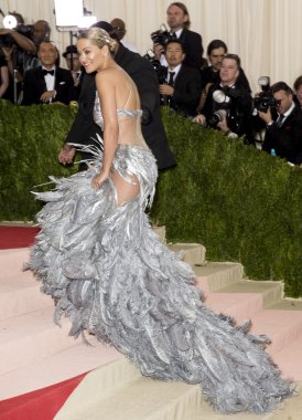 2016 Gala araya geldi.