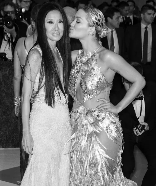 2016 Gala araya geldi.