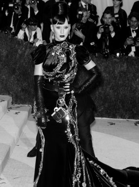 2016 Gala araya geldi.