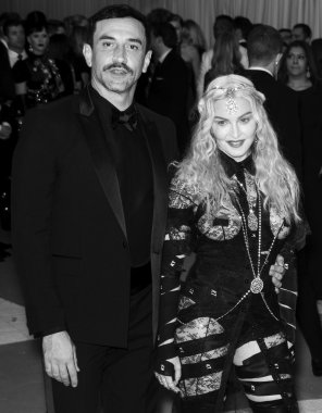 2016 Gala araya geldi.