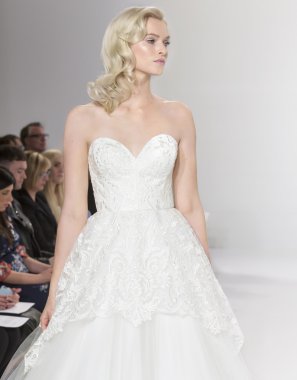 Christian Siriano Kleinfeld - gelin ilkbahar/yaz 2017 Runw için