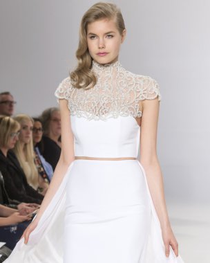 Christian Siriano Kleinfeld - gelin ilkbahar/yaz 2017 Runw için