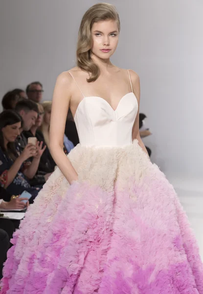 Christian Siriano For Kleinfeld - Bridal Spring / Summer 2017 Runw — стоковое фото