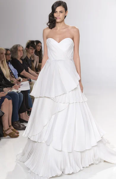 Christian Siriano voor Kleinfeld - Bridal lente/zomer 2017 Runw — Stockfoto