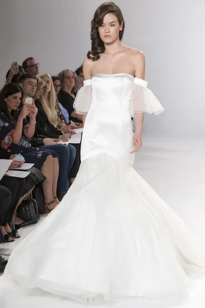 Christian Siriano For Kleinfeld - Bridal Spring / Summer 2017 Runw — стоковое фото