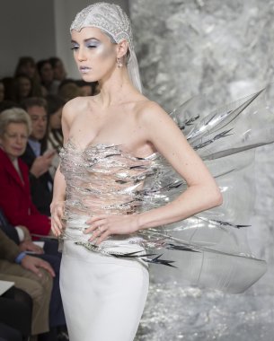 Theia - Gelin İlkbahar/Yaz 2017 Podyum Gösterisi