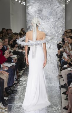 Theia - Gelin İlkbahar/Yaz 2017 Podyum Gösterisi