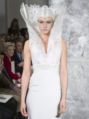 Theia - Gelin İlkbahar/Yaz 2017 Podyum Gösterisi