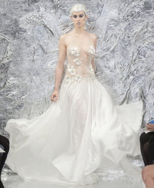 Theia - Gelin İlkbahar/Yaz 2017 Podyum Gösterisi