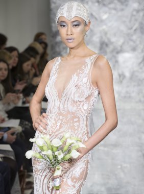 Theia - Gelin İlkbahar/Yaz 2017 Podyum Gösterisi