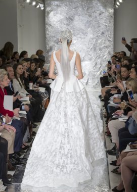 Theia - Gelin İlkbahar/Yaz 2017 Podyum Gösterisi