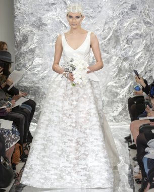 Theia - Gelin İlkbahar/Yaz 2017 Podyum Gösterisi