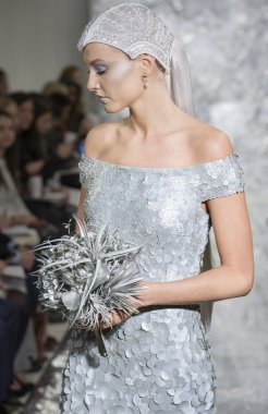 Theia - Gelin İlkbahar/Yaz 2017 Podyum Gösterisi