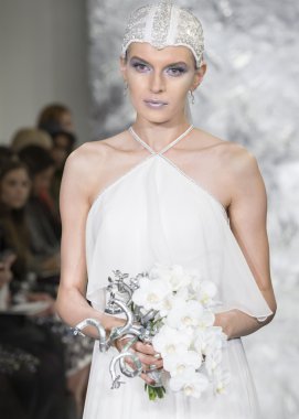 Theia - Gelin İlkbahar/Yaz 2017 Podyum Gösterisi