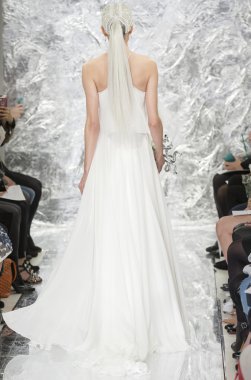 Theia - Gelin İlkbahar/Yaz 2017 Podyum Gösterisi