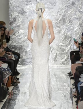 Theia - Gelin İlkbahar/Yaz 2017 Podyum Gösterisi