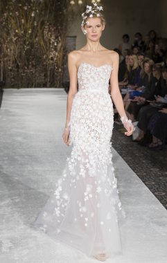 Mira Zwillinger - Gelinlik İlkbahar/Yaz 2017 Podyum Gösterisi