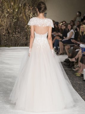 Mira Zwillinger - Gelinlik İlkbahar/Yaz 2017 Podyum Gösterisi