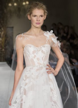 Mira Zwillinger - Gelinlik İlkbahar/Yaz 2017 Podyum Gösterisi