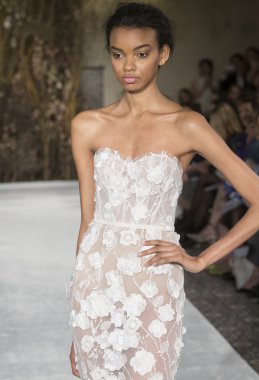 Mira Zwillinger - Gelinlik İlkbahar/Yaz 2017 Podyum Gösterisi