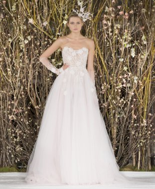 Mira Zwillinger - Gelinlik İlkbahar/Yaz 2017 Podyum Gösterisi