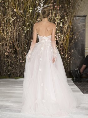 Mira Zwillinger - Gelinlik İlkbahar/Yaz 2017 Podyum Gösterisi