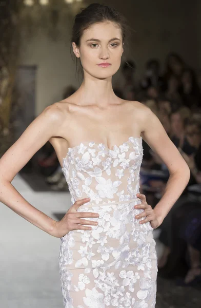 Mira Zwillinger - Bridal Spring/Summer 2017 Runway Show — Stock Photo, Image