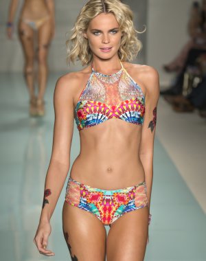 Luli Fama - 2017 Funkshion yüzmek moda haftası