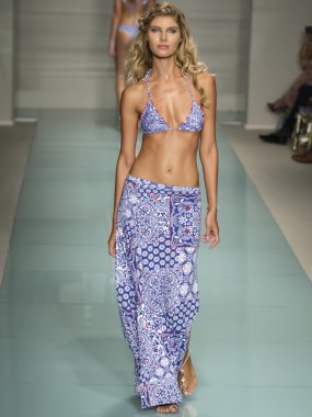 Luli Fama - 2017 Funkshion yüzmek moda haftası