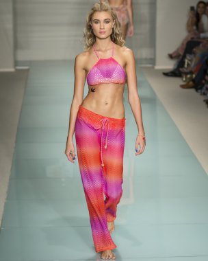 Luli Fama - 2017 Funkshion yüzmek moda haftası