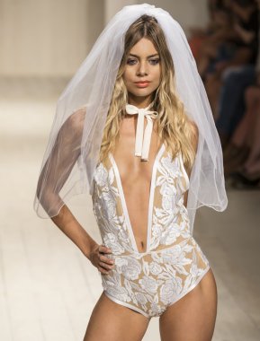 İsyan - 2017 Funkshion yüzmek moda haftası plaj